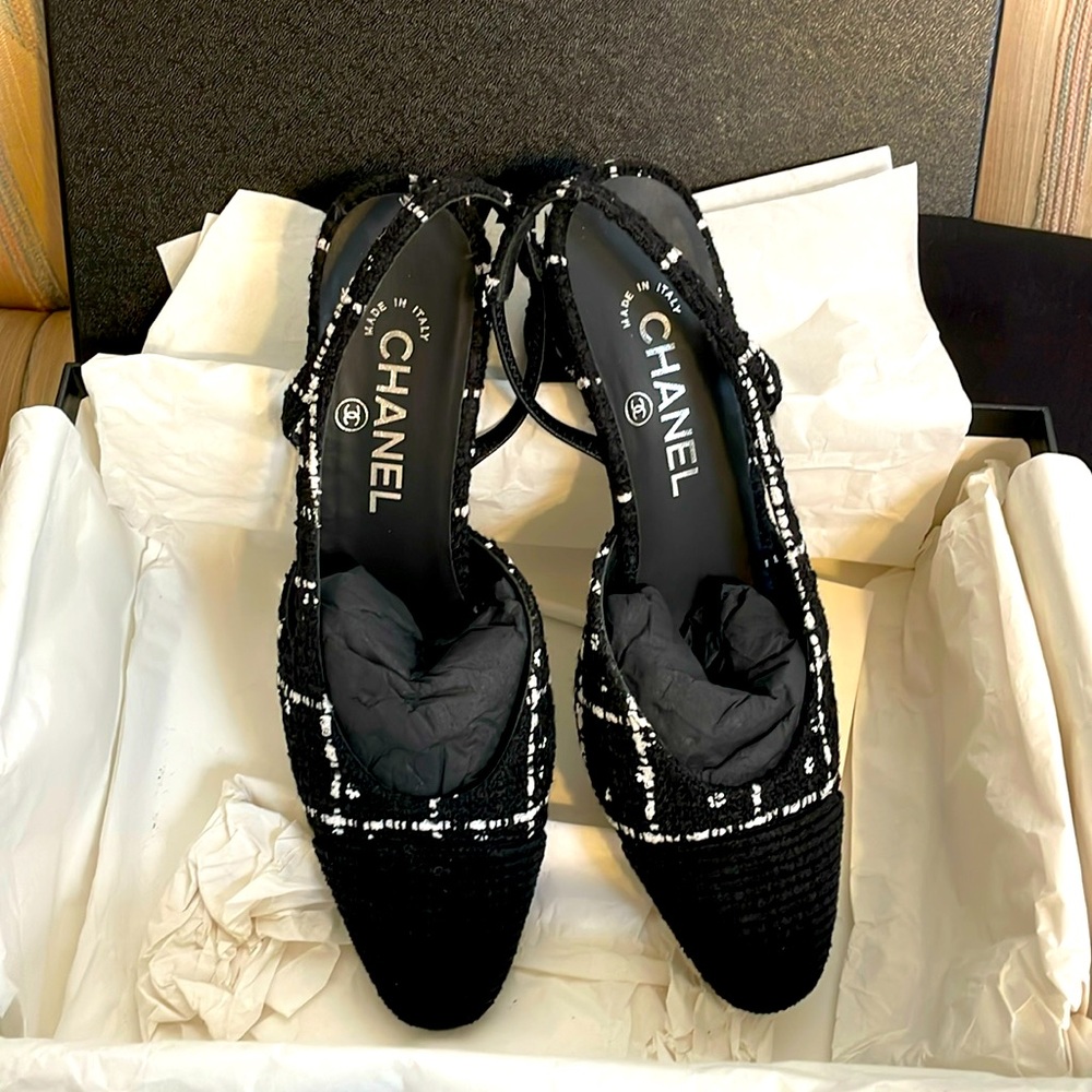 SOLD Chanel Fall Winter Floral Sequin Back and White Tweed Classic Slingback